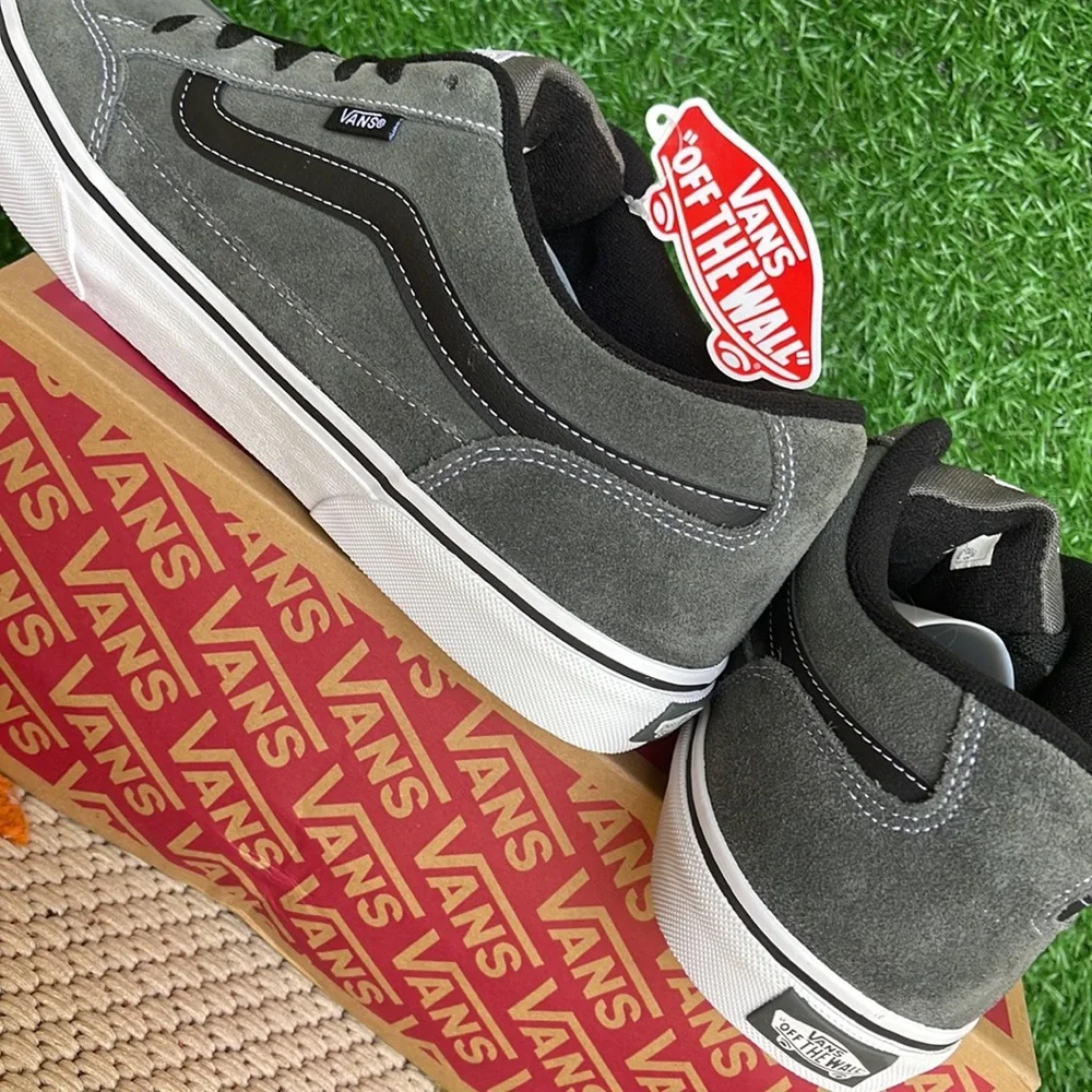 Vans Bearcat
Charcoal/White/Black
VN000DT2CWE Men’s sneakers - Picture 15 of 16